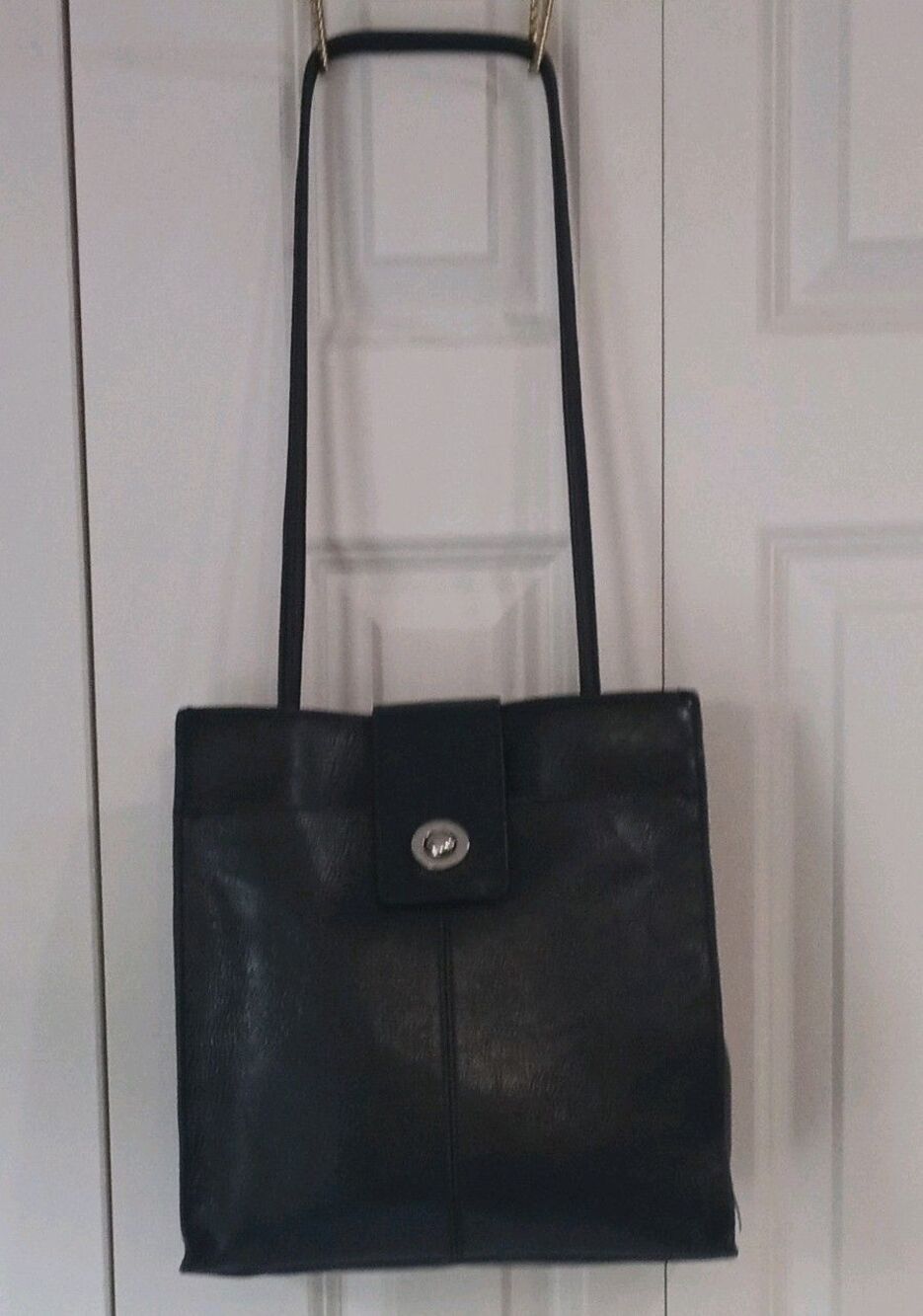 Pelle Studio Black Pebbled Shoulder Bag  Pockets Silver Hardware
